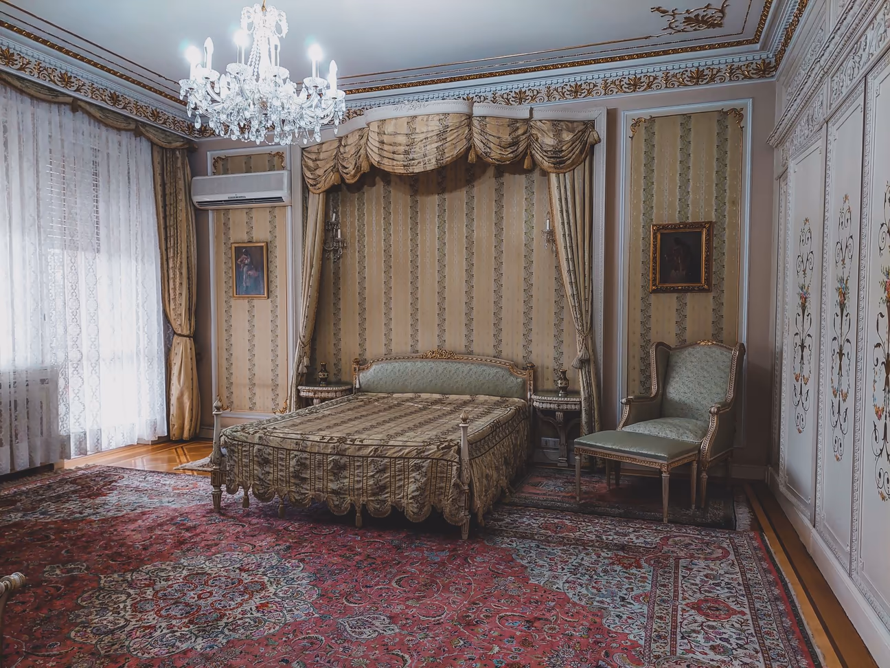 A traditional-style bedroom.